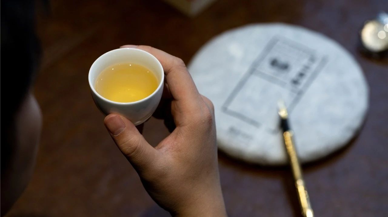 【津品茶话】你手中的茶，代表你生活的态度