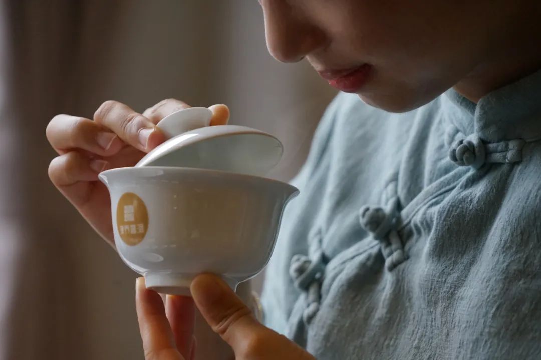 普洱茶不够香？可能是你闻香的姿势不对
